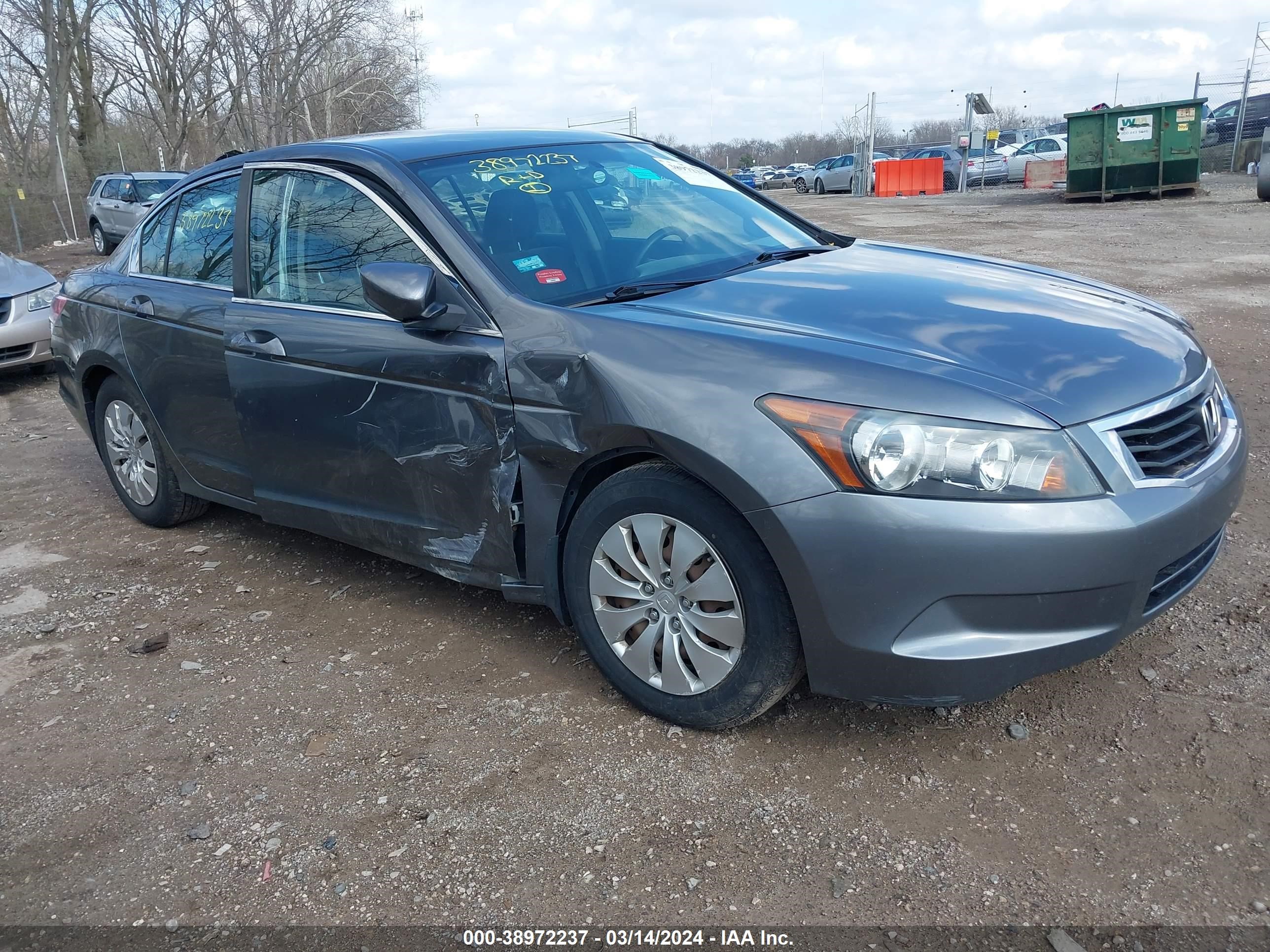 Photo 5 VIN: 1HGCP2F35AA164458 - HONDA ACCORD 