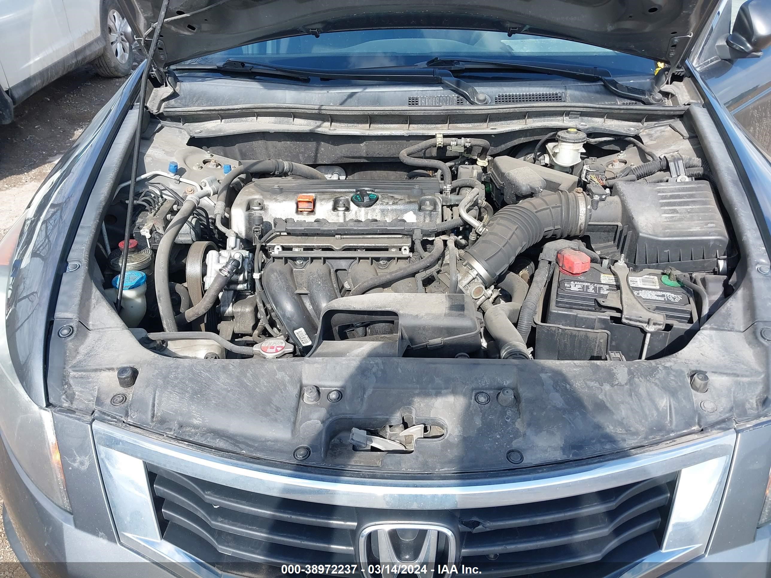 Photo 9 VIN: 1HGCP2F35AA164458 - HONDA ACCORD 