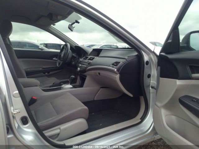 Photo 4 VIN: 1HGCP2F35BA009930 - HONDA ACCORD SDN 