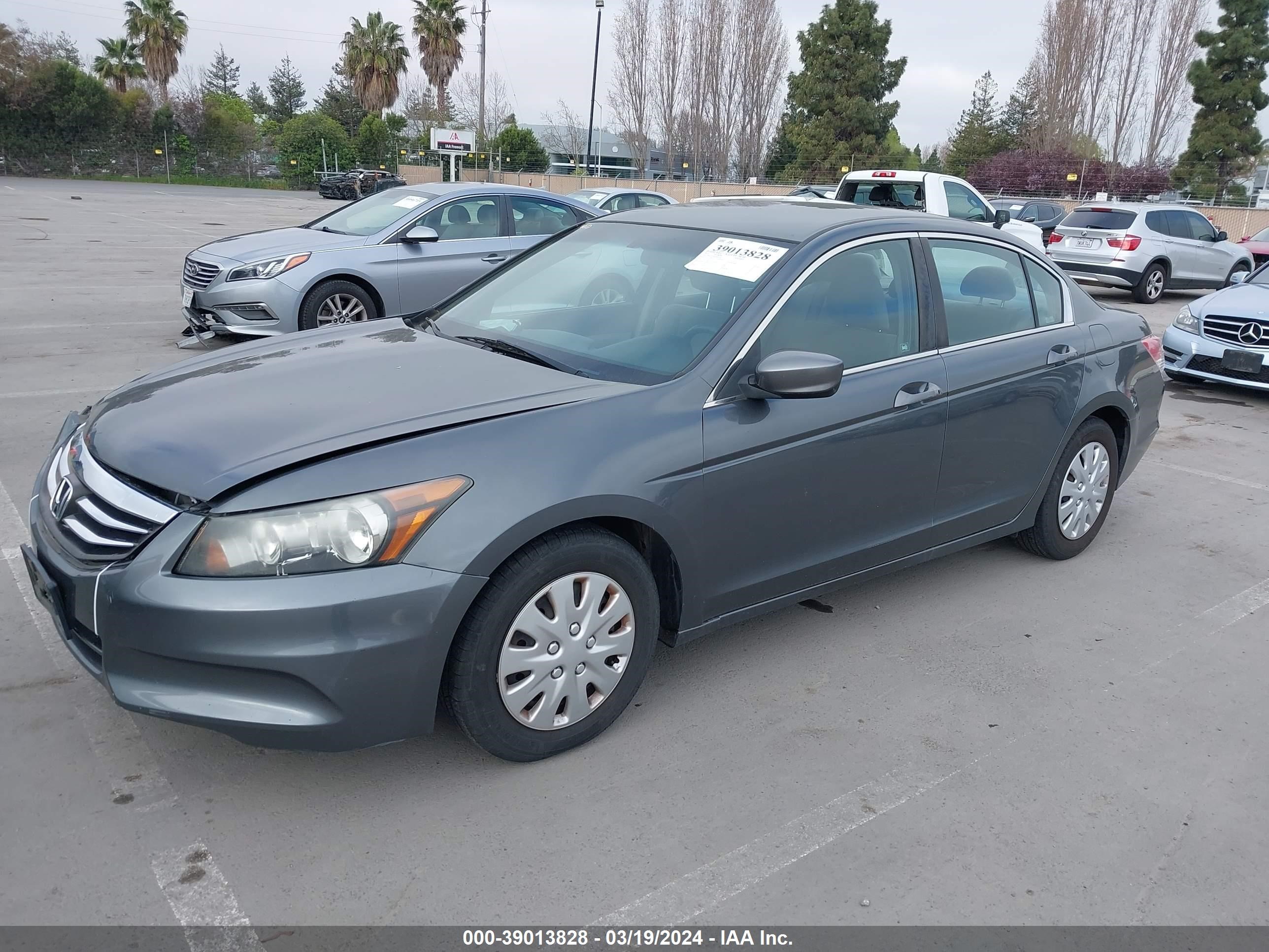 Photo 1 VIN: 1HGCP2F35BA074129 - HONDA ACCORD 