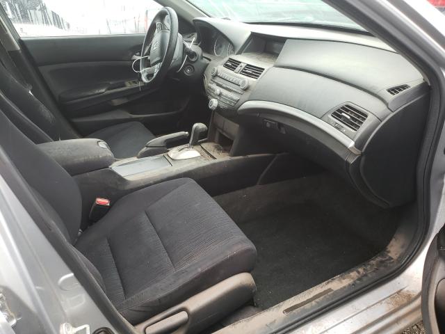 Photo 4 VIN: 1HGCP2F35BA087530 - HONDA ACCORD LX 