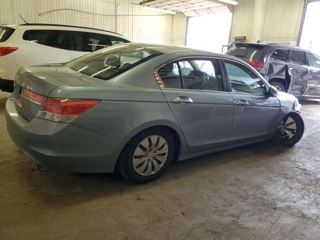 Photo 2 VIN: 1HGCP2F35BA131848 - HONDA ACCORD 