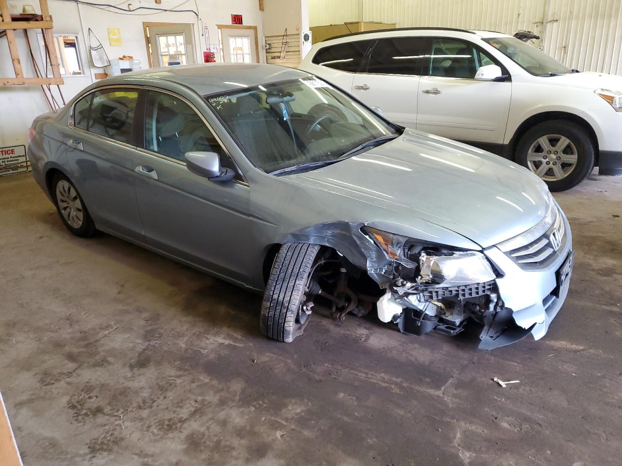 Photo 3 VIN: 1HGCP2F35BA131848 - HONDA ACCORD 