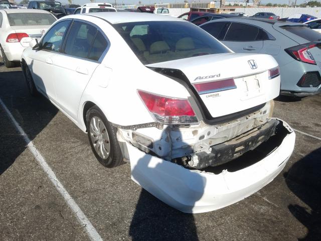 Photo 2 VIN: 1HGCP2F35BA137617 - HONDA ACCORD LX 