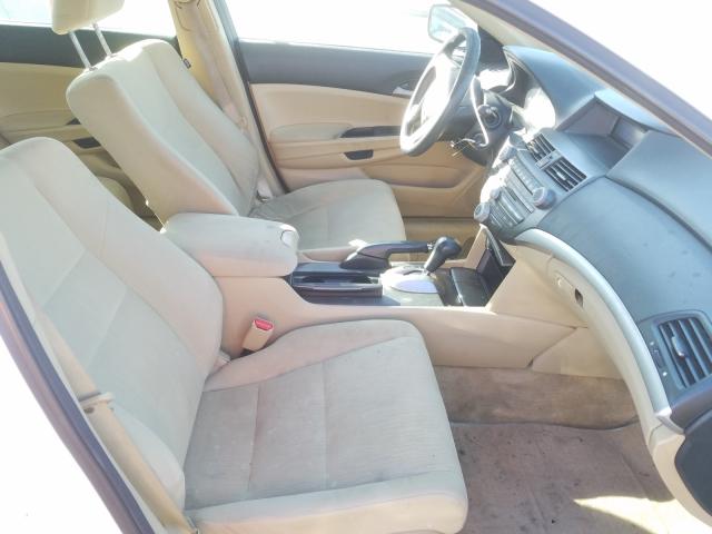 Photo 4 VIN: 1HGCP2F35BA137617 - HONDA ACCORD LX 