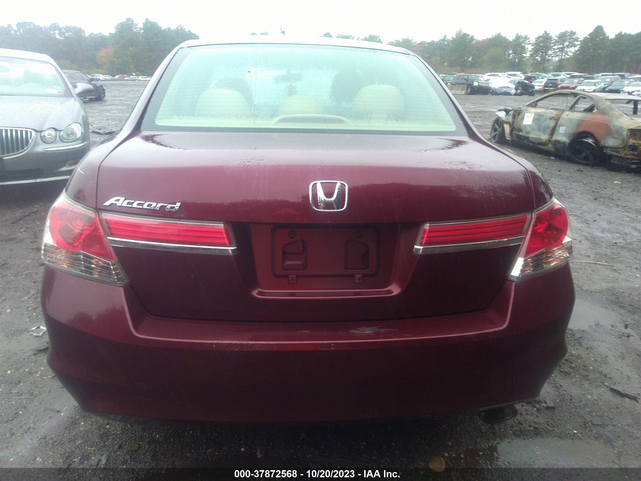 Photo 16 VIN: 1HGCP2F35CA046624 - HONDA ACCORD 