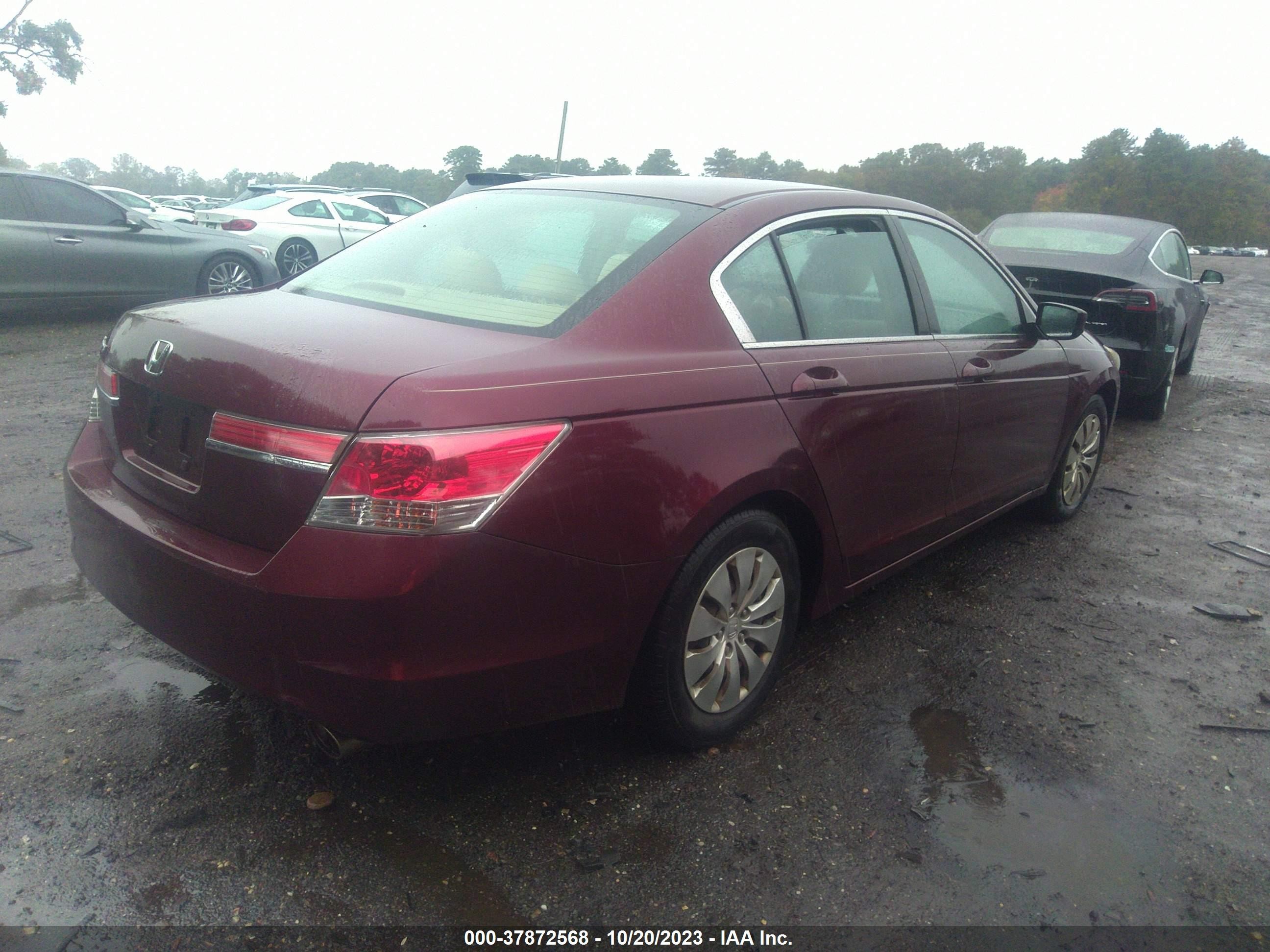 Photo 3 VIN: 1HGCP2F35CA046624 - HONDA ACCORD 