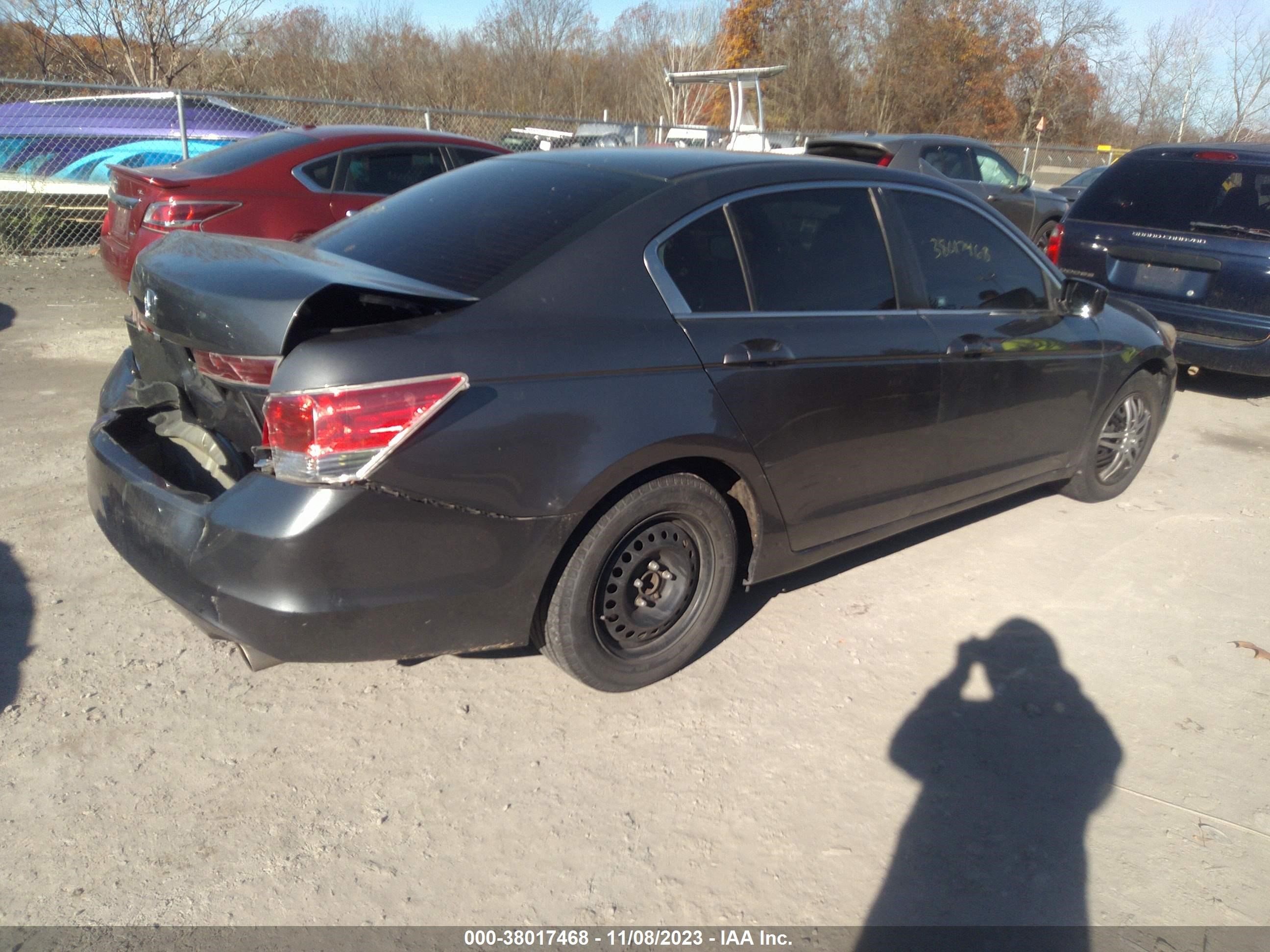 Photo 3 VIN: 1HGCP2F35CA244183 - HONDA ACCORD 