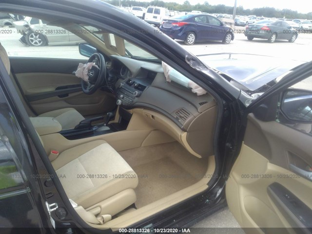 Photo 4 VIN: 1HGCP2F36AA089981 - HONDA ACCORD SDN 