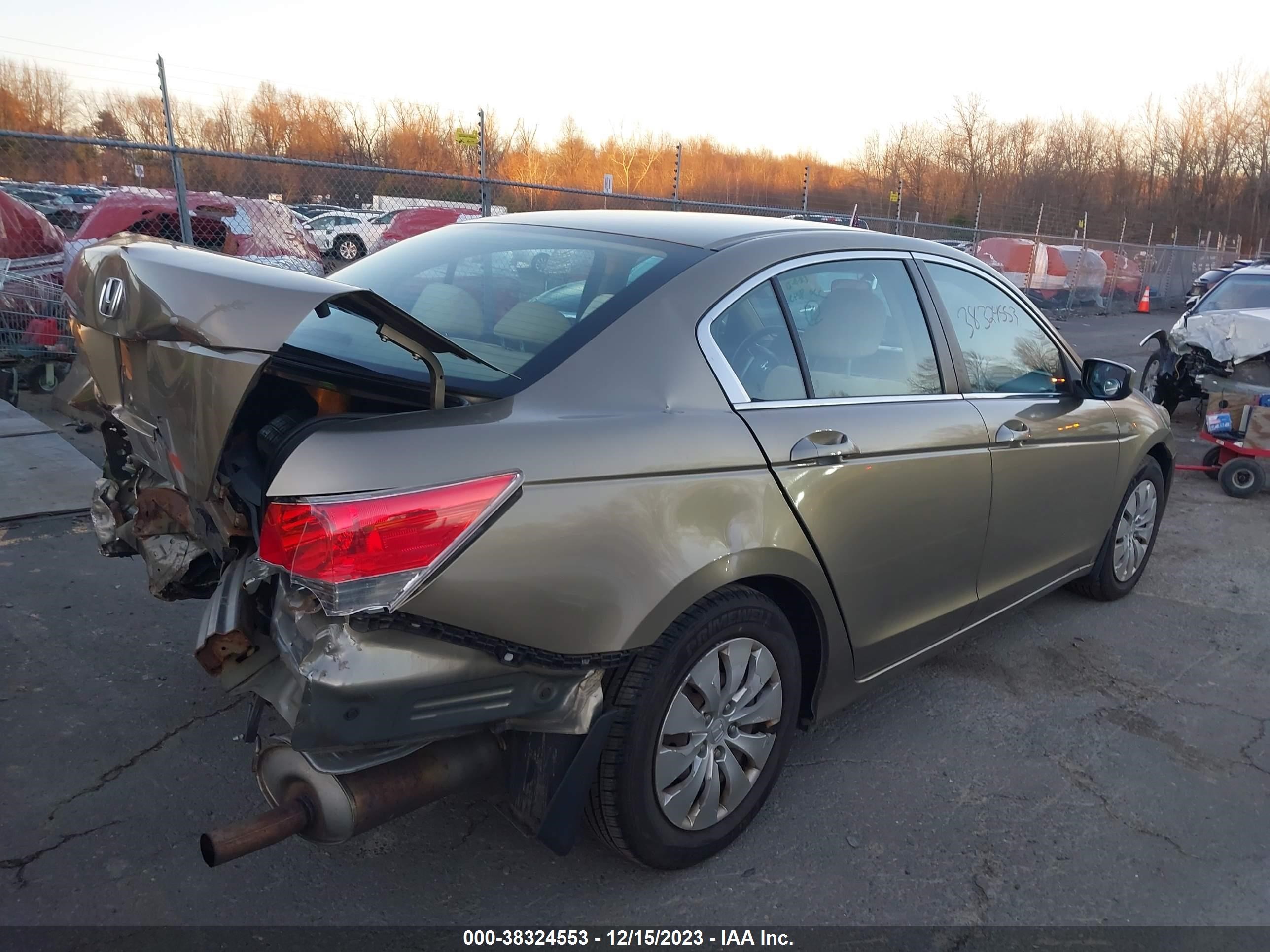 Photo 3 VIN: 1HGCP2F36AA099071 - HONDA ACCORD 