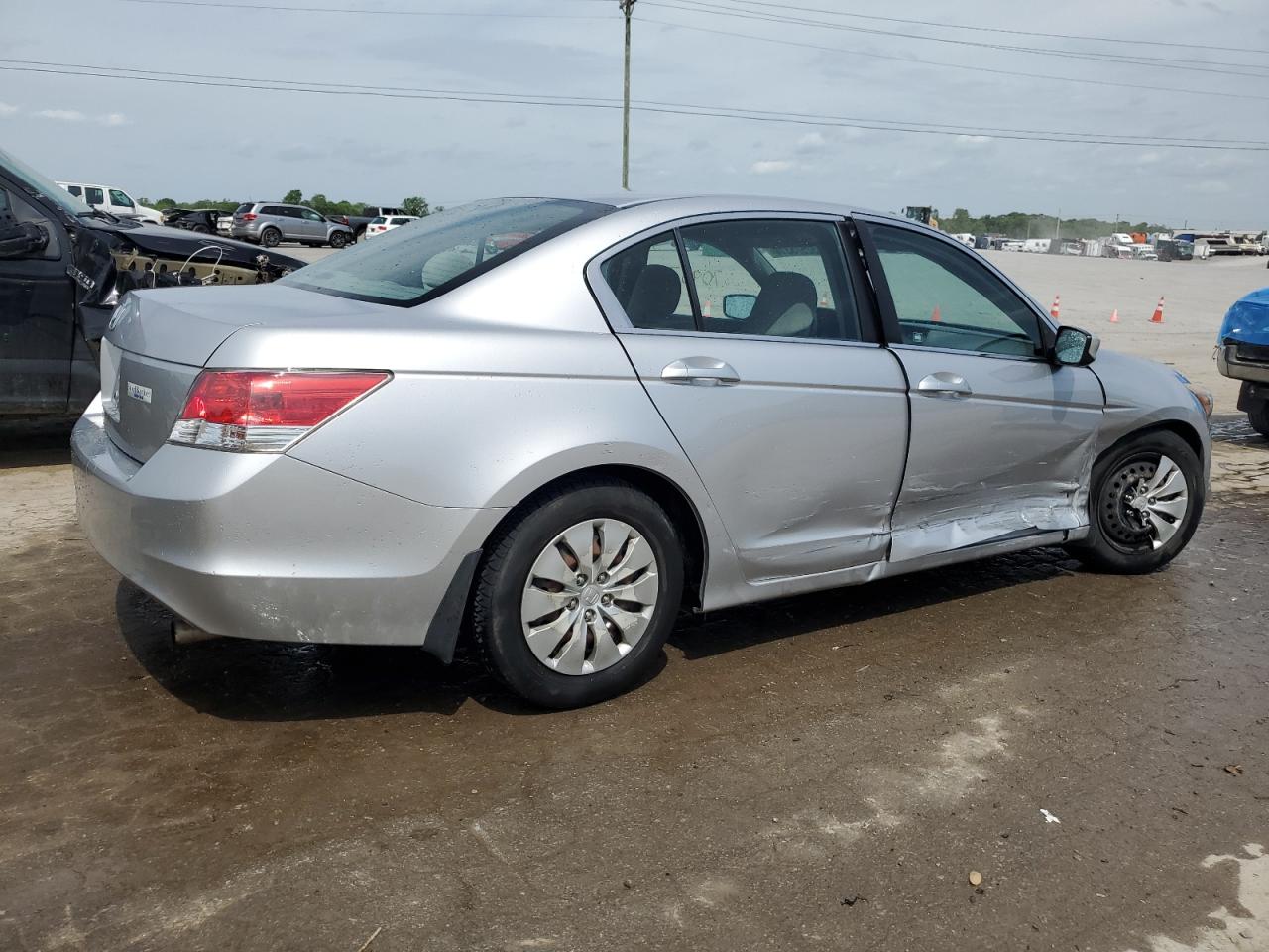 Photo 2 VIN: 1HGCP2F36AA126429 - HONDA ACCORD 