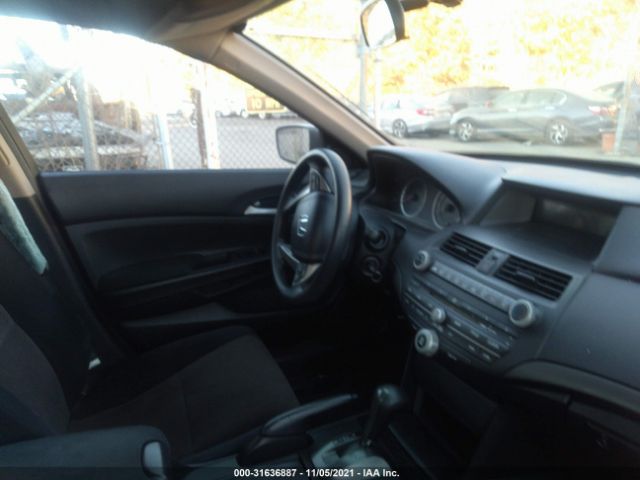 Photo 4 VIN: 1HGCP2F36AA128536 - HONDA ACCORD SDN 