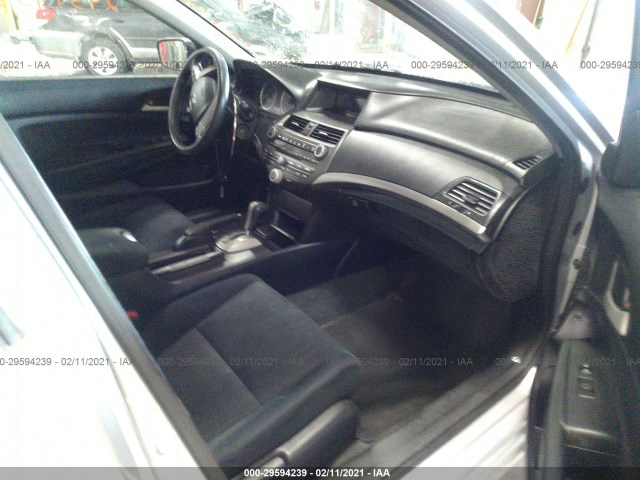 Photo 4 VIN: 1HGCP2F36BA013937 - HONDA ACCORD SDN 