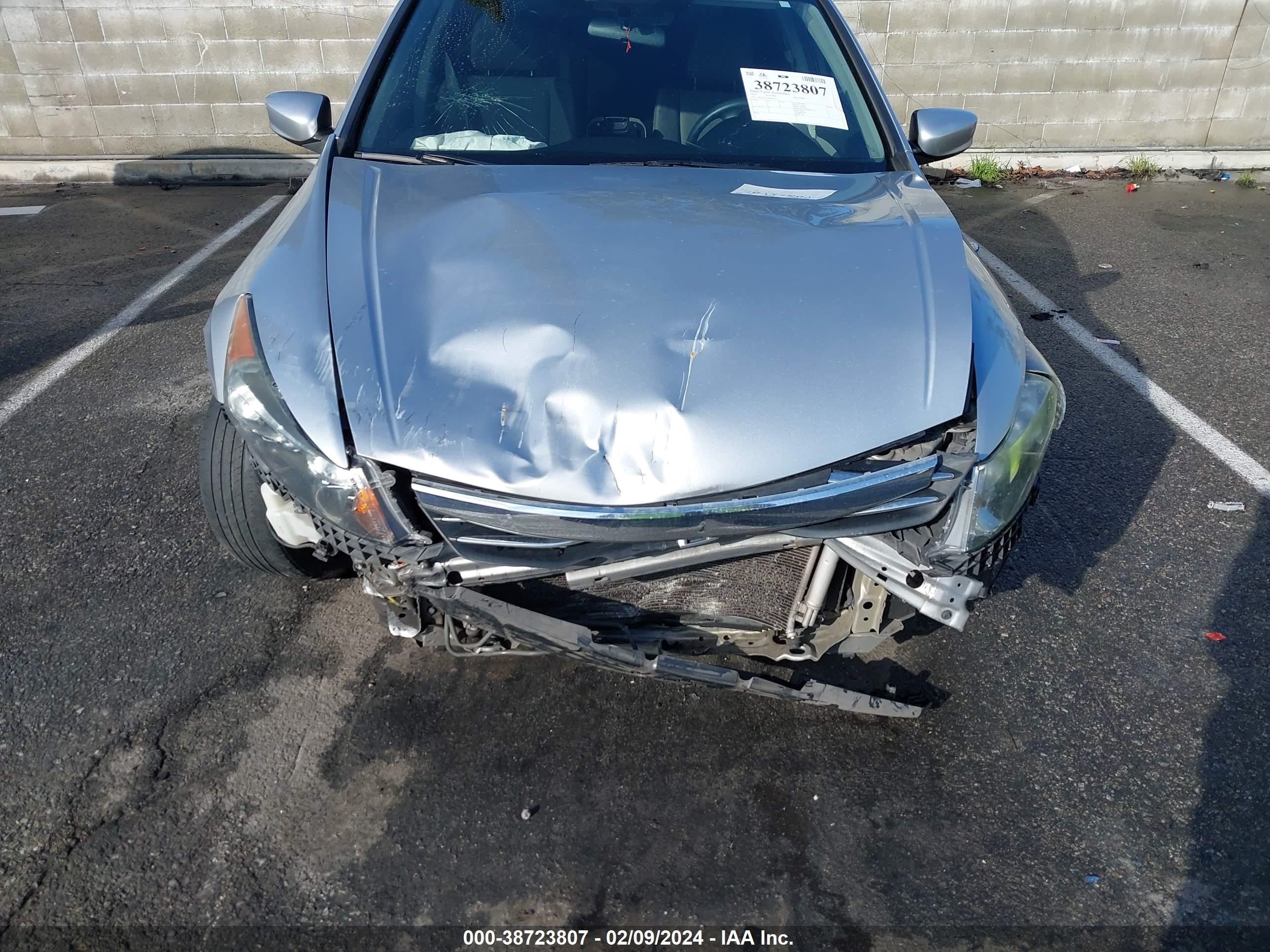 Photo 12 VIN: 1HGCP2F36BA014313 - HONDA ACCORD 