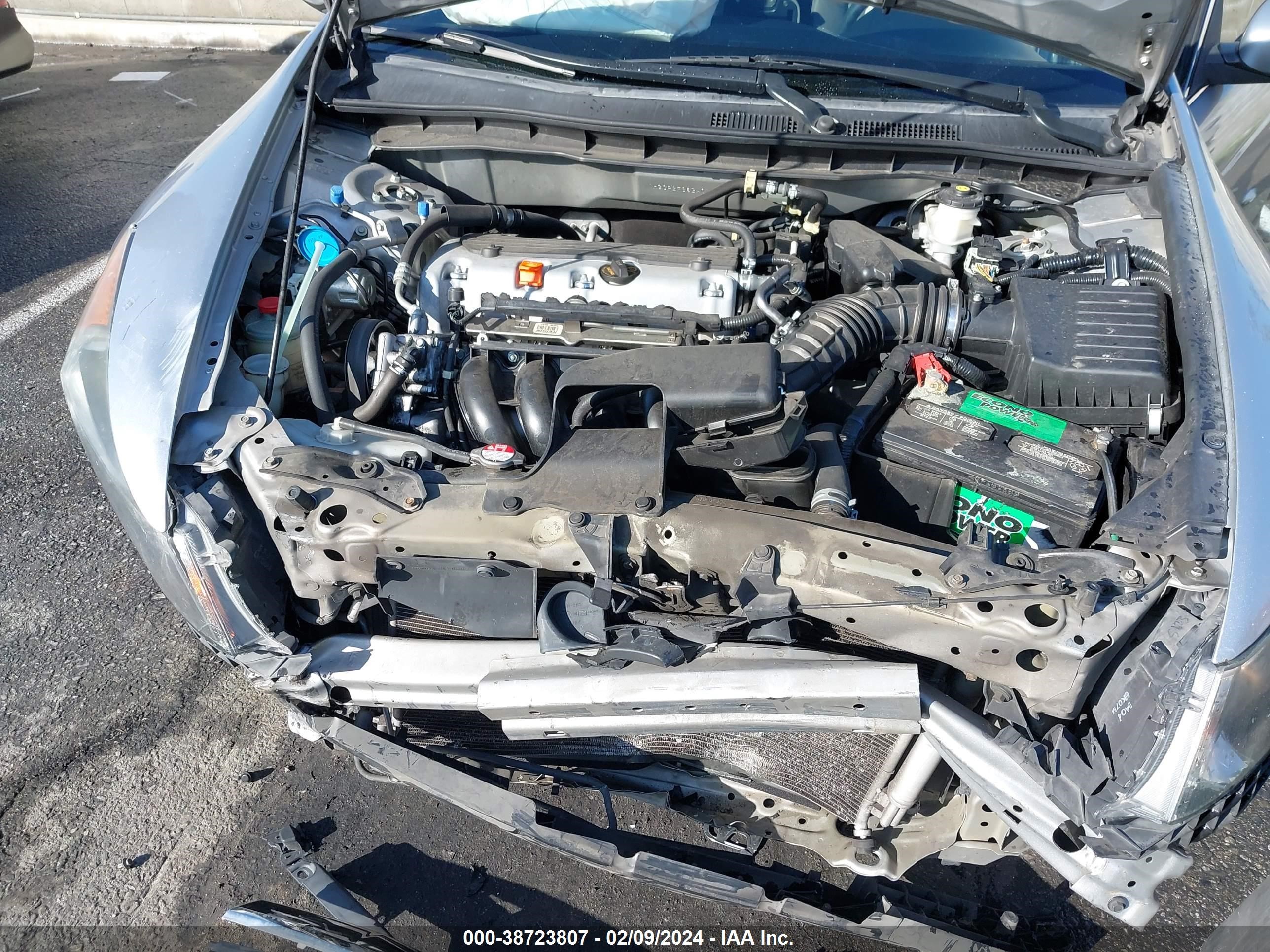 Photo 5 VIN: 1HGCP2F36BA014313 - HONDA ACCORD 