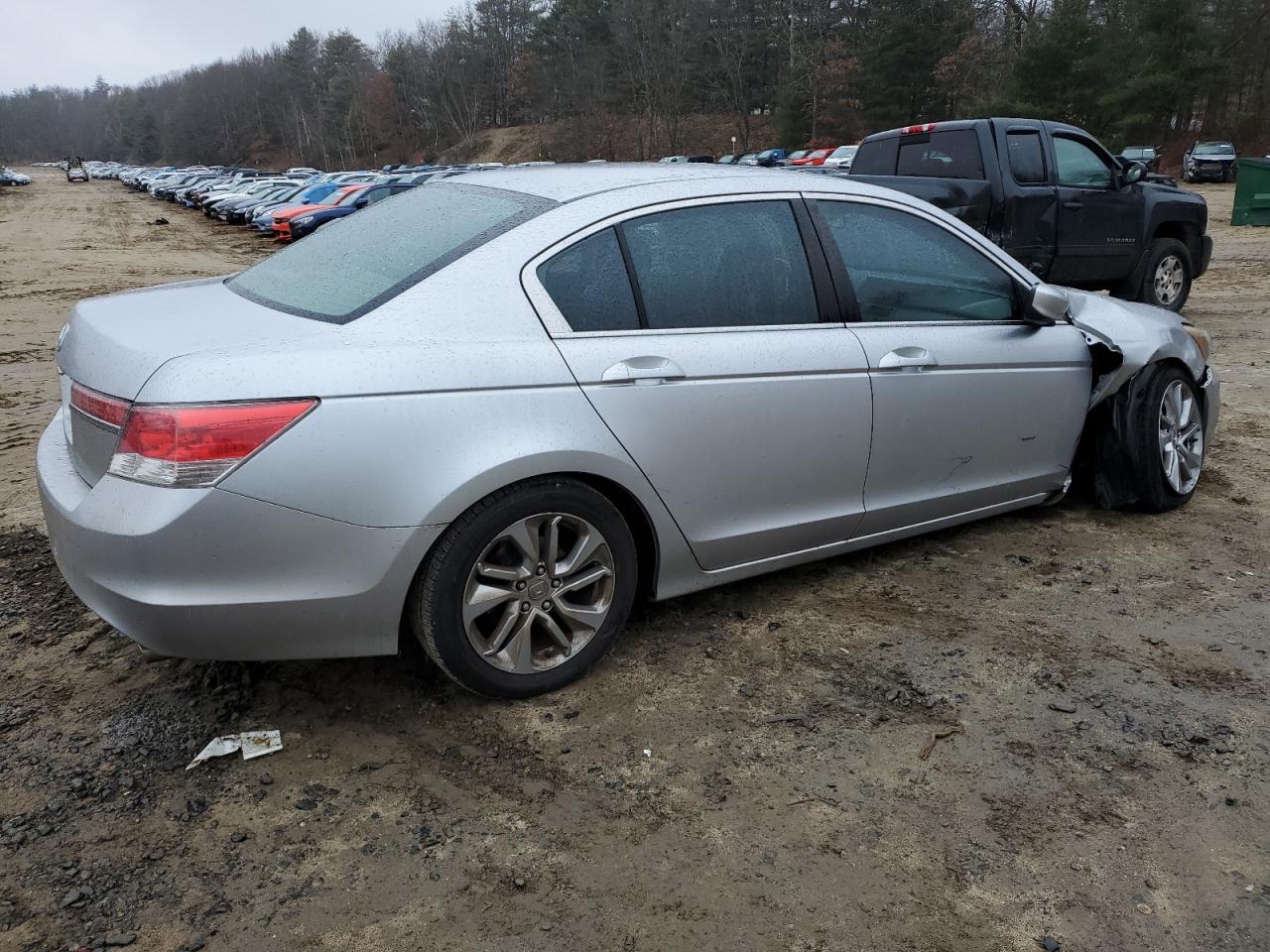 Photo 2 VIN: 1HGCP2F36BA020628 - HONDA ACCORD 