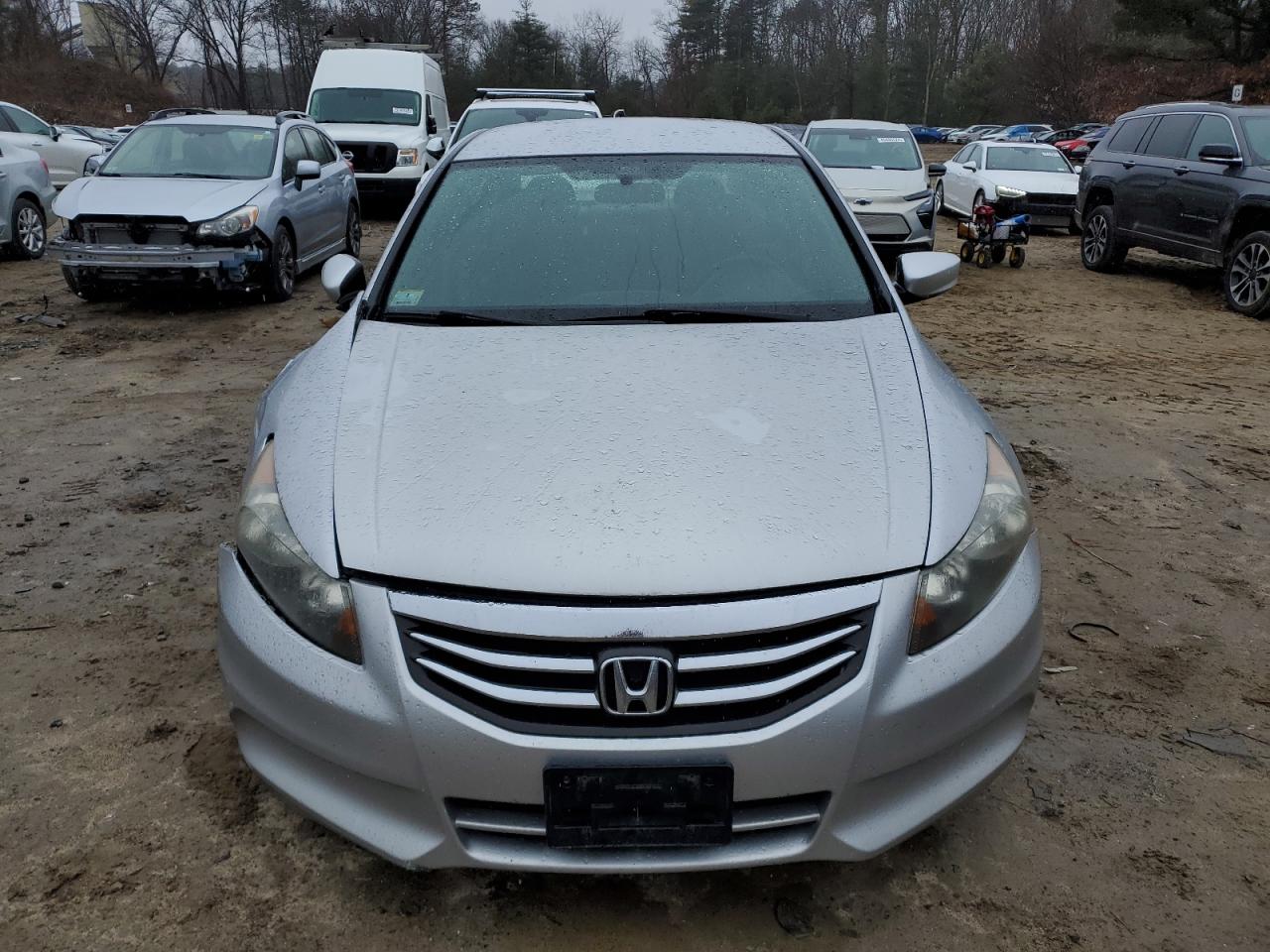 Photo 4 VIN: 1HGCP2F36BA020628 - HONDA ACCORD 