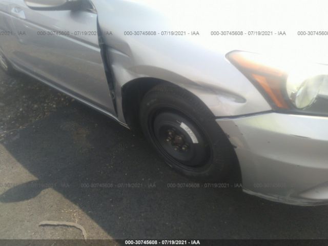 Photo 5 VIN: 1HGCP2F36BA047702 - HONDA ACCORD SDN 