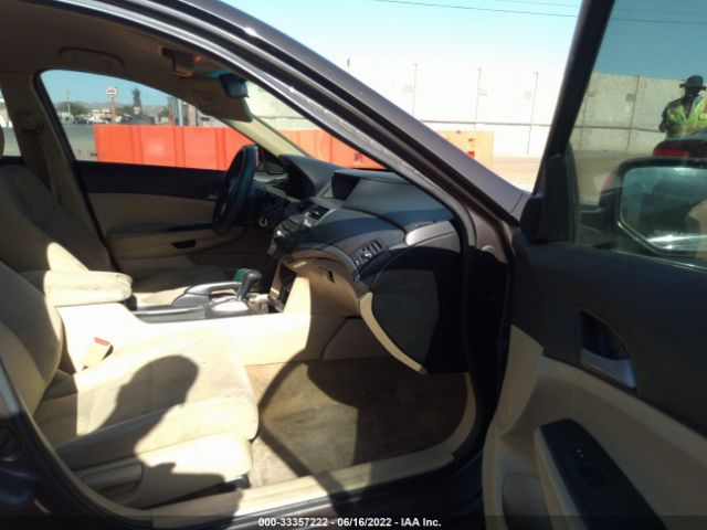 Photo 4 VIN: 1HGCP2F36BA082899 - HONDA ACCORD SDN 