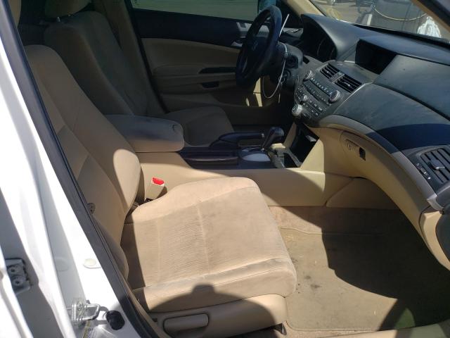 Photo 4 VIN: 1HGCP2F36BA129980 - HONDA ACCORD LX 