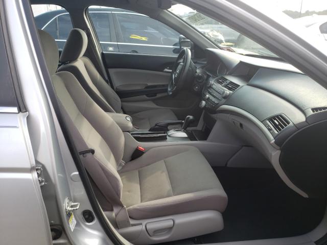 Photo 4 VIN: 1HGCP2F36CA208101 - HONDA ACCORD SDN 