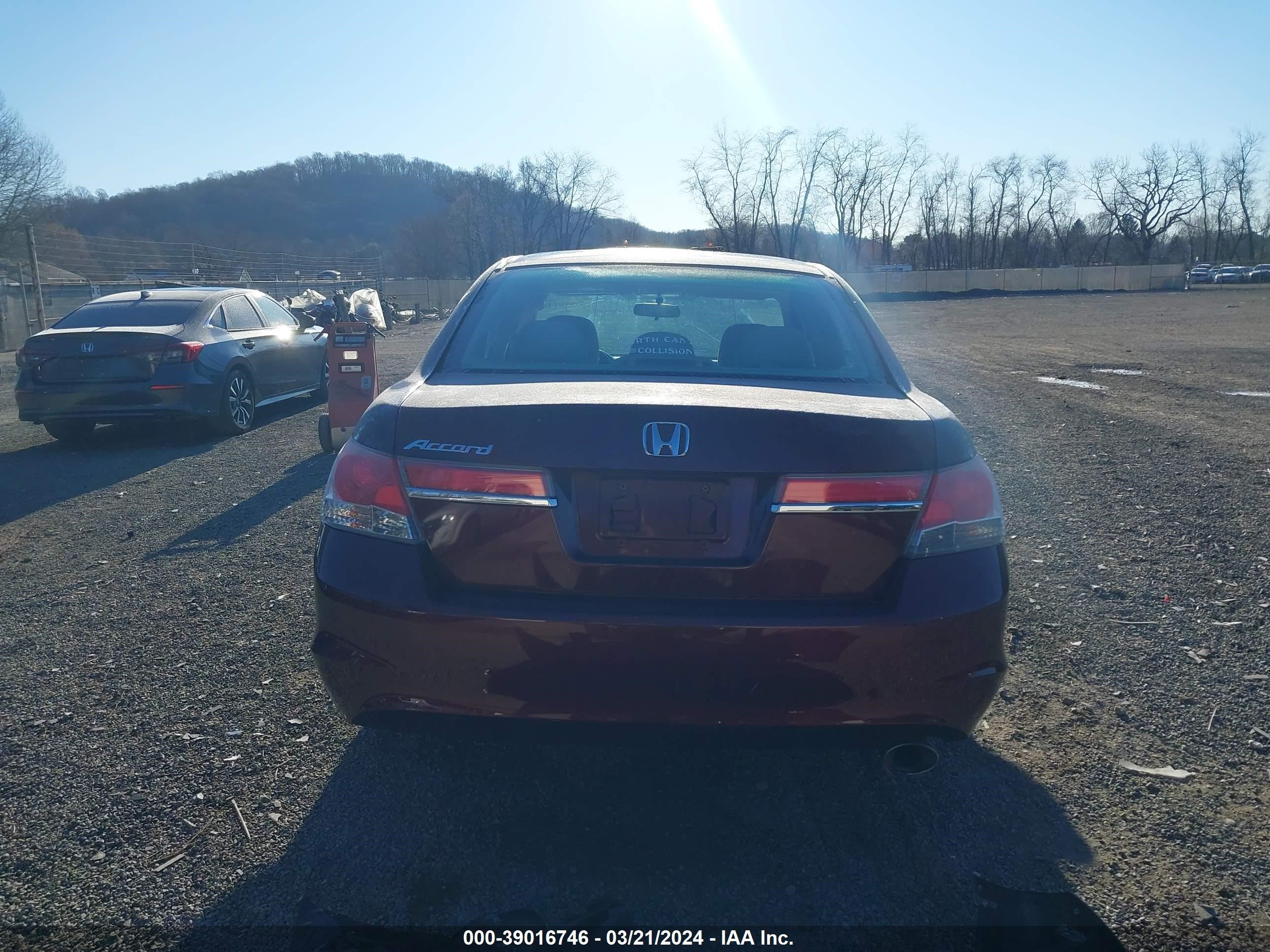 Photo 16 VIN: 1HGCP2F36CA241714 - HONDA ACCORD 