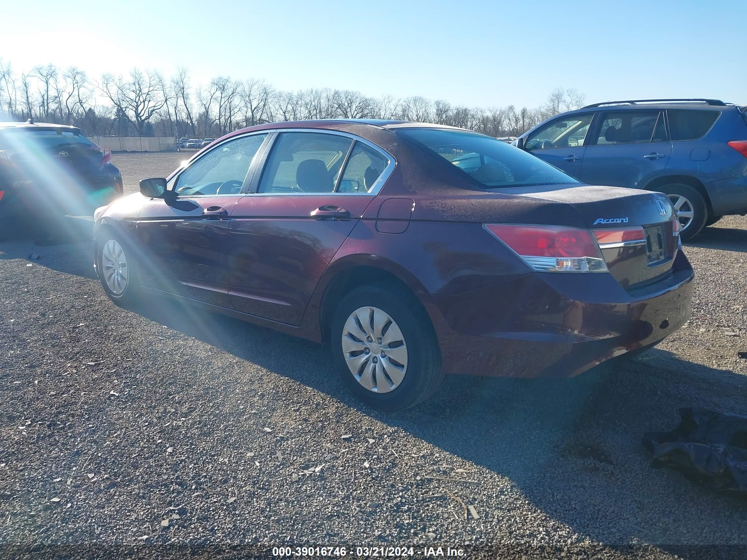 Photo 2 VIN: 1HGCP2F36CA241714 - HONDA ACCORD 