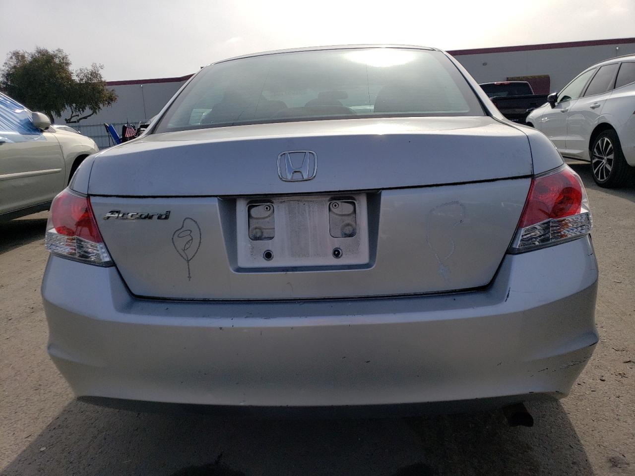 Photo 5 VIN: 1HGCP2F37AA014996 - HONDA ACCORD 