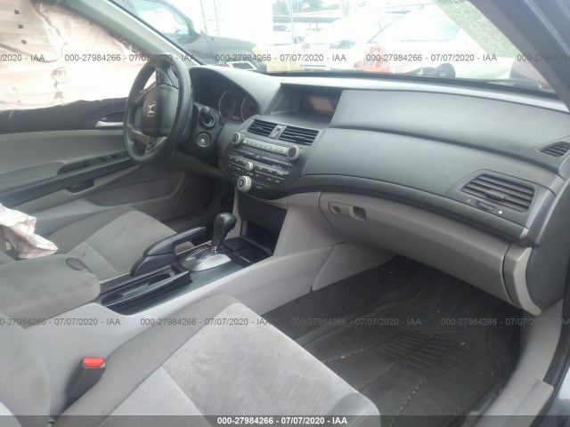 Photo 4 VIN: 1HGCP2F37AA031782 - HONDA ACCORD SDN 