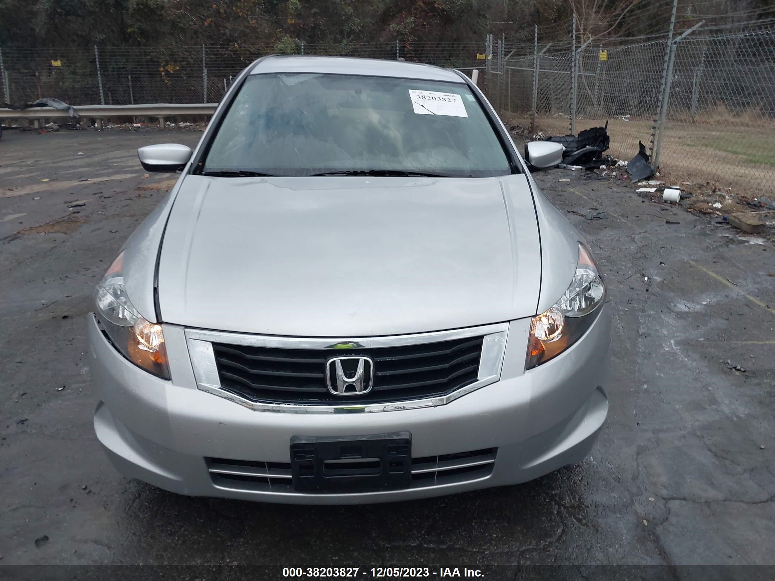 Photo 11 VIN: 1HGCP2F37AA049229 - HONDA ACCORD 