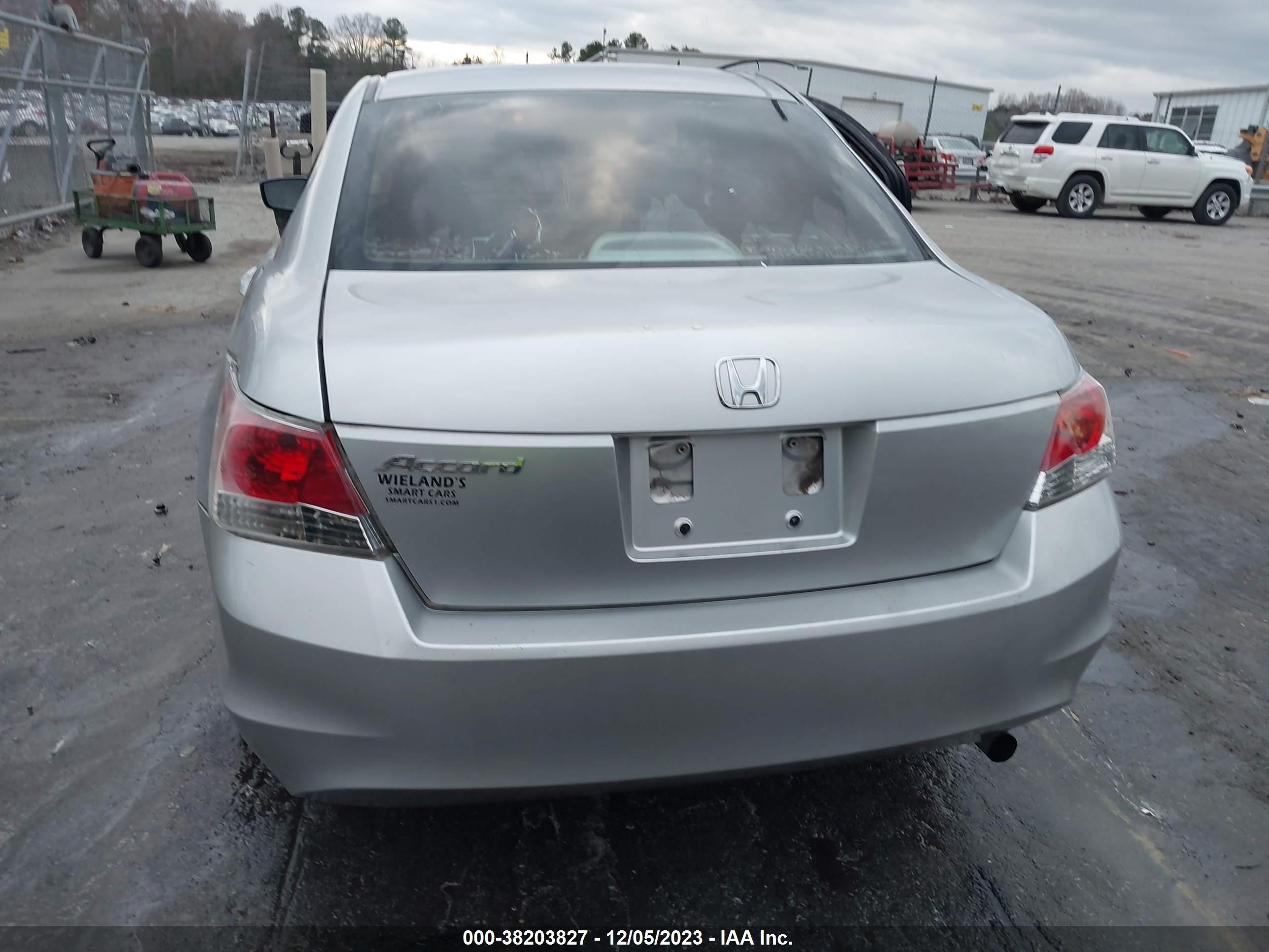 Photo 15 VIN: 1HGCP2F37AA049229 - HONDA ACCORD 