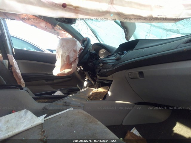 Photo 4 VIN: 1HGCP2F37AA123149 - HONDA ACCORD SDN 