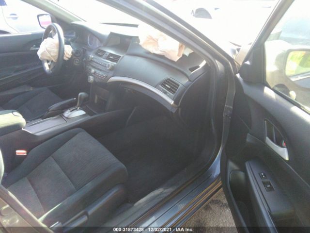 Photo 4 VIN: 1HGCP2F37BA012862 - HONDA ACCORD SDN 