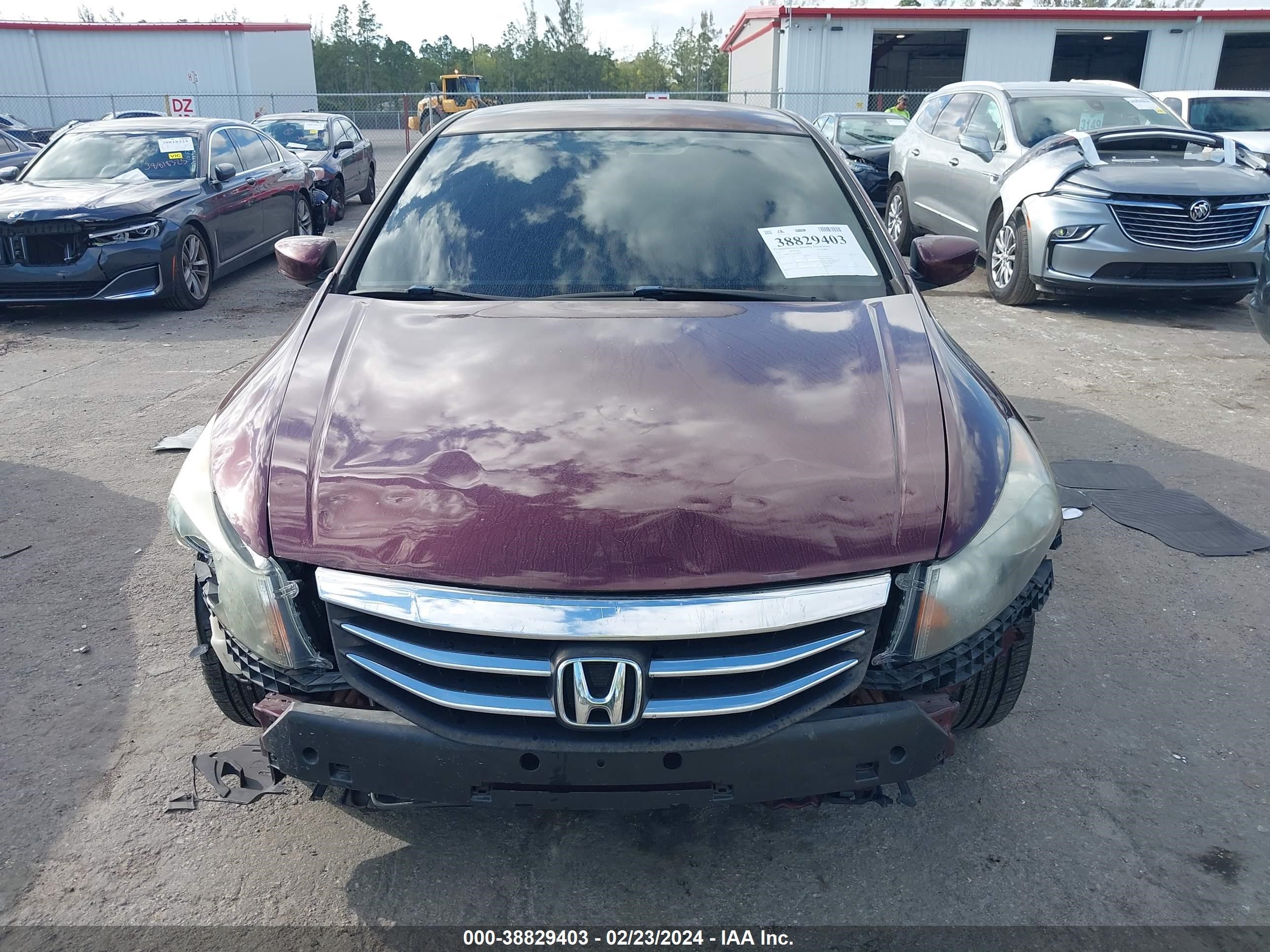 Photo 11 VIN: 1HGCP2F37BA068493 - HONDA ACCORD 