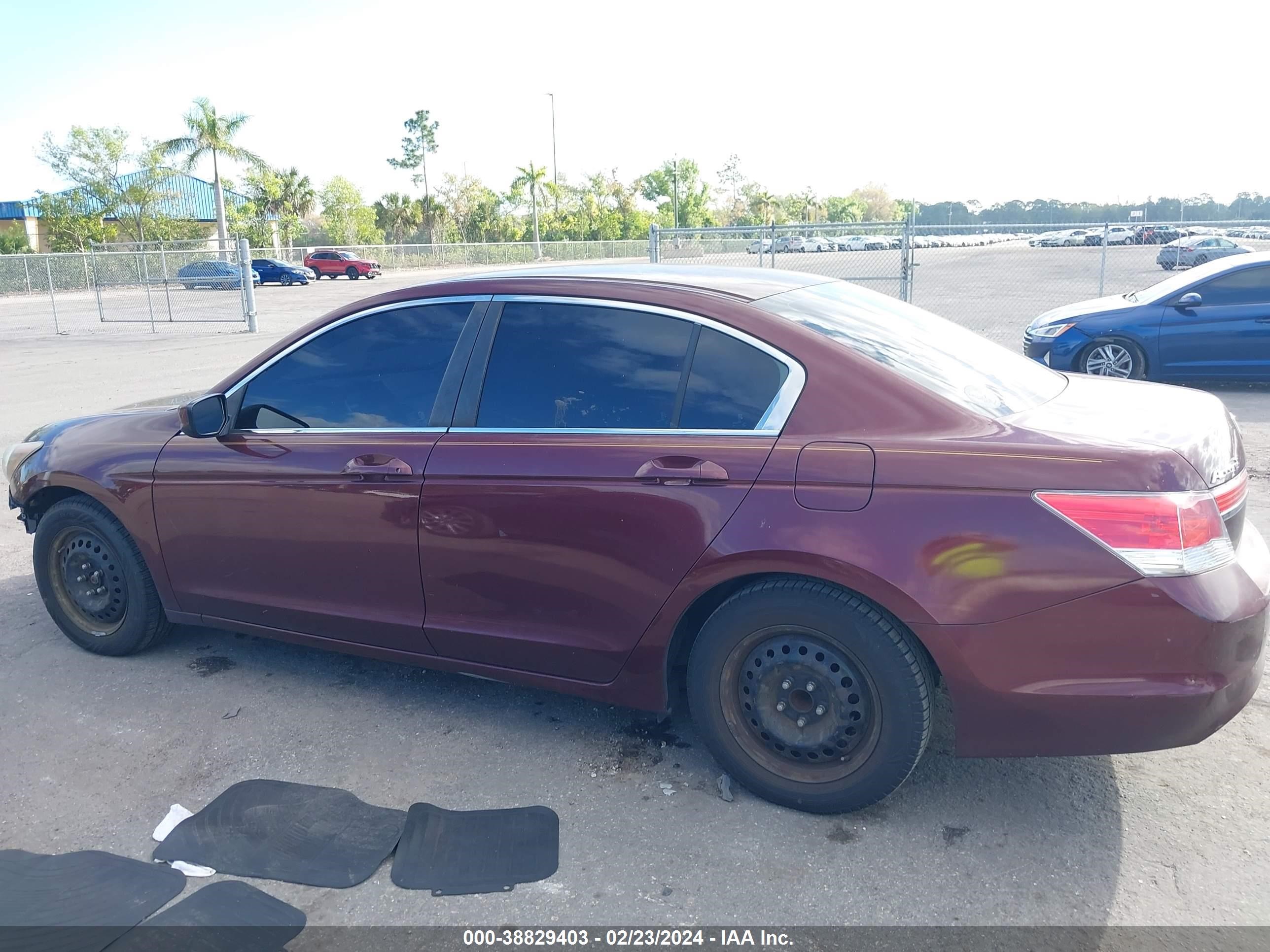 Photo 13 VIN: 1HGCP2F37BA068493 - HONDA ACCORD 