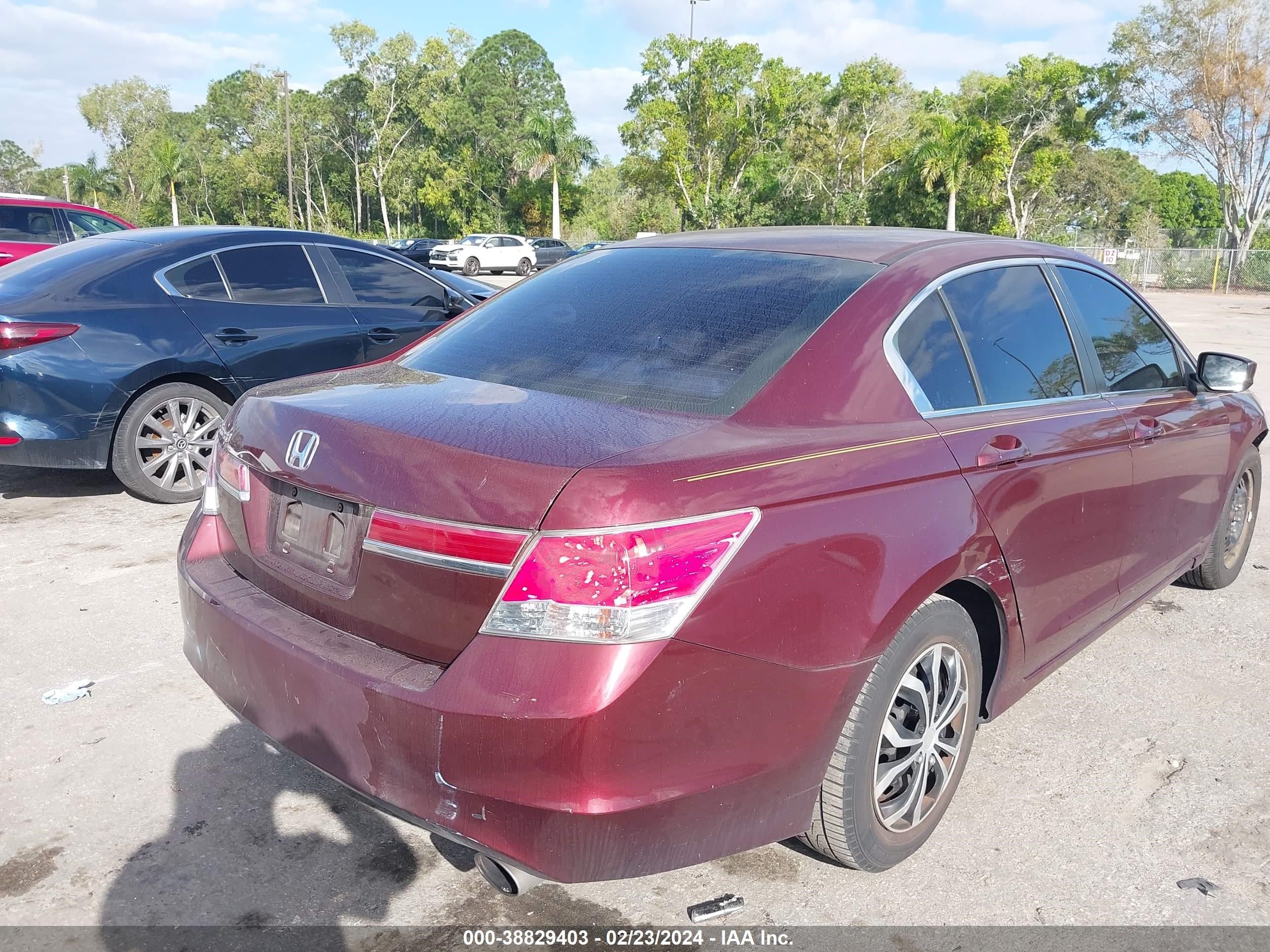 Photo 3 VIN: 1HGCP2F37BA068493 - HONDA ACCORD 