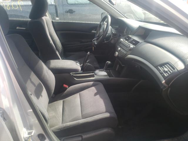 Photo 4 VIN: 1HGCP2F37BA076318 - HONDA ACCORD LX 