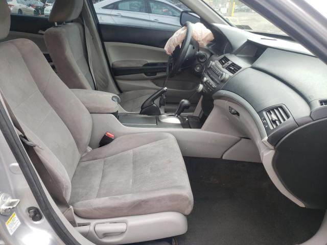 Photo 4 VIN: 1HGCP2F37BA101444 - HONDA ACCORD LX 