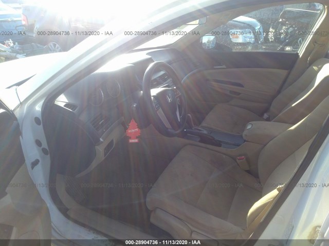 Photo 4 VIN: 1HGCP2F37BA108104 - HONDA ACCORD SDN 