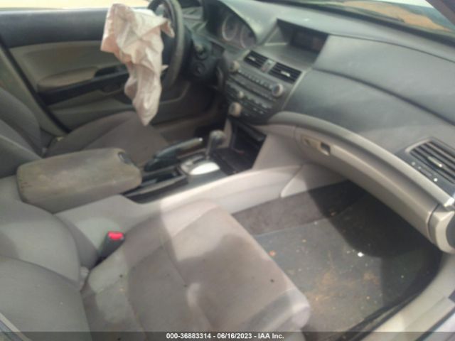 Photo 4 VIN: 1HGCP2F37BA125873 - HONDA ACCORD SDN 