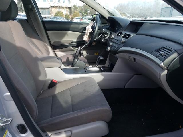 Photo 4 VIN: 1HGCP2F37BA134220 - HONDA ACCORD LX 