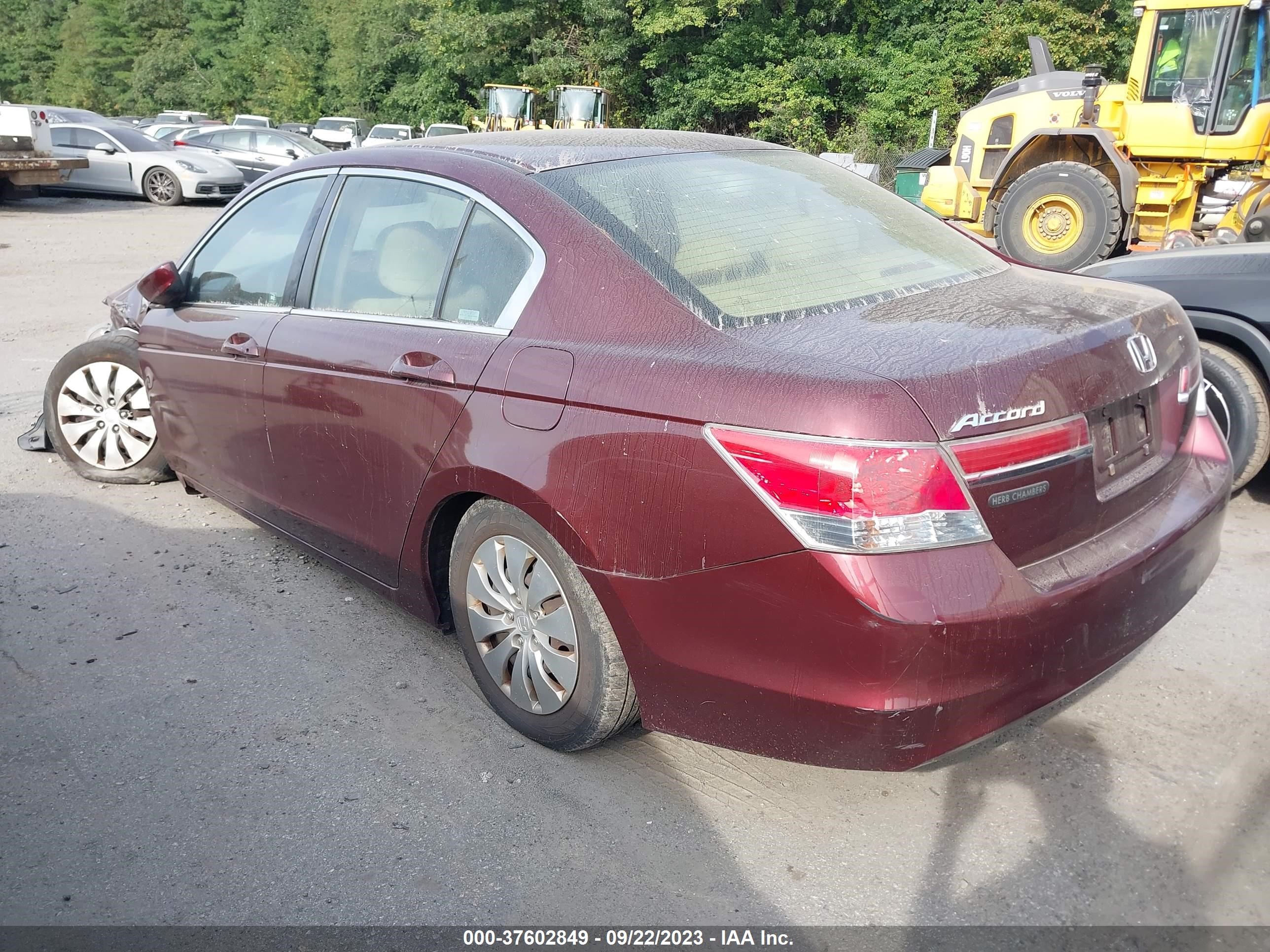 Photo 2 VIN: 1HGCP2F37CA069712 - HONDA ACCORD 