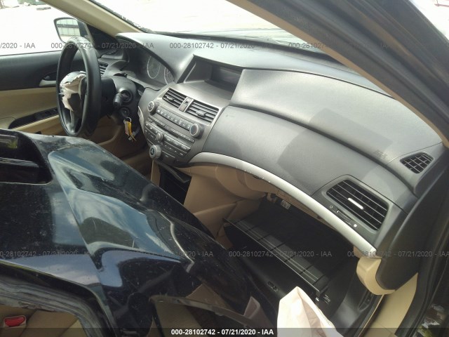 Photo 4 VIN: 1HGCP2F37CA216708 - HONDA ACCORD SDN 