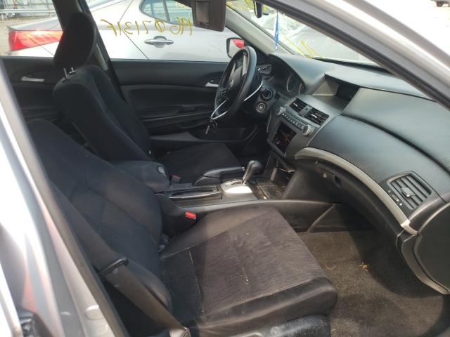 Photo 4 VIN: 1HGCP2F37CA243228 - HONDA ACCORD LX 