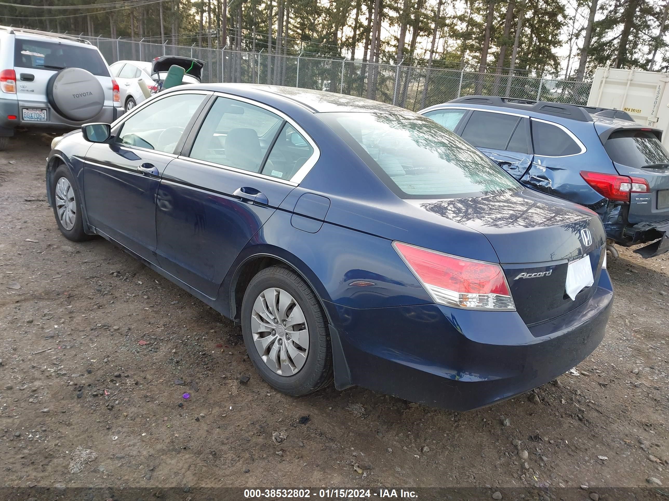 Photo 2 VIN: 1HGCP2F38AA001786 - HONDA ACCORD 