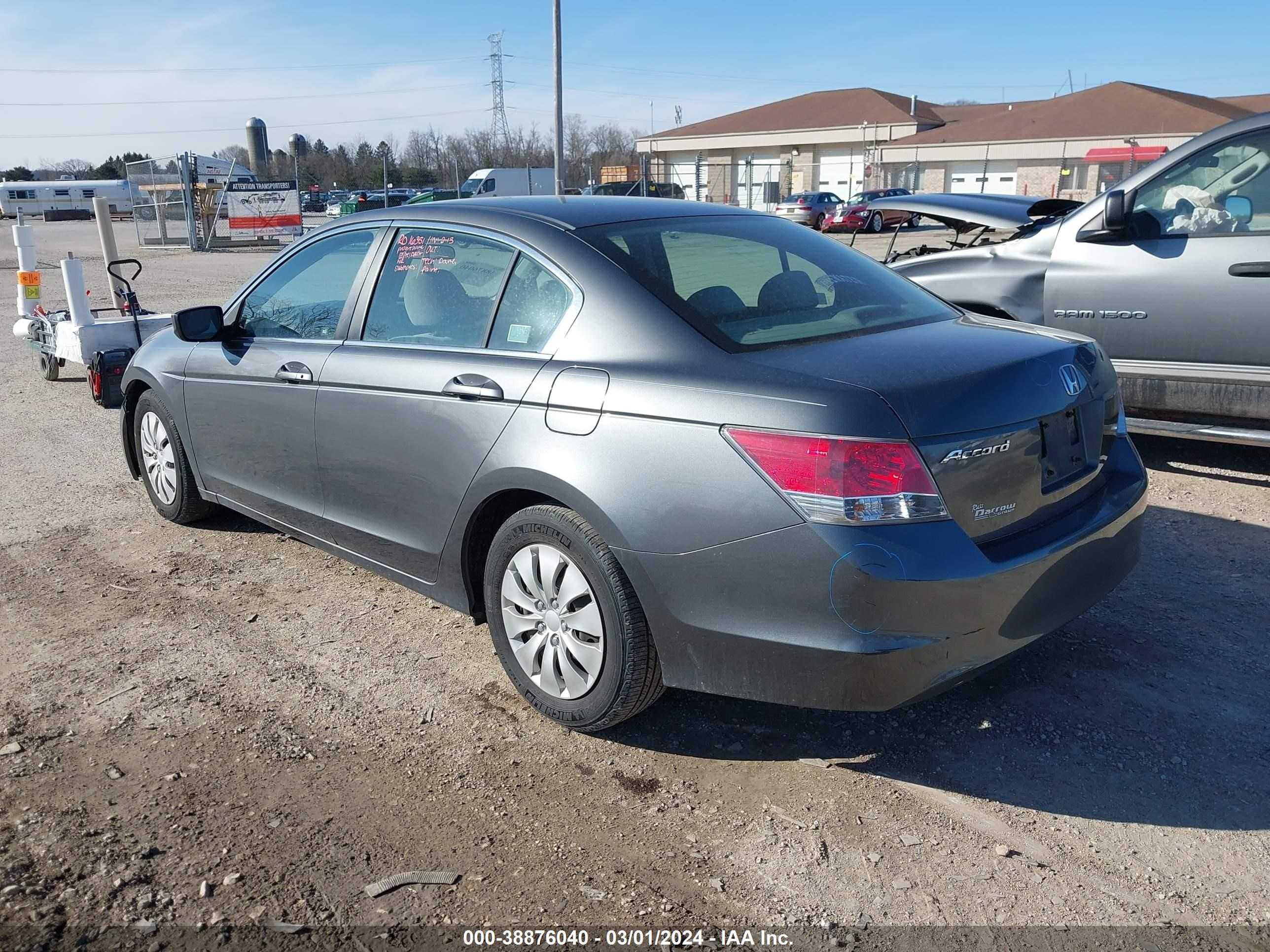 Photo 2 VIN: 1HGCP2F38AA020404 - HONDA ACCORD 