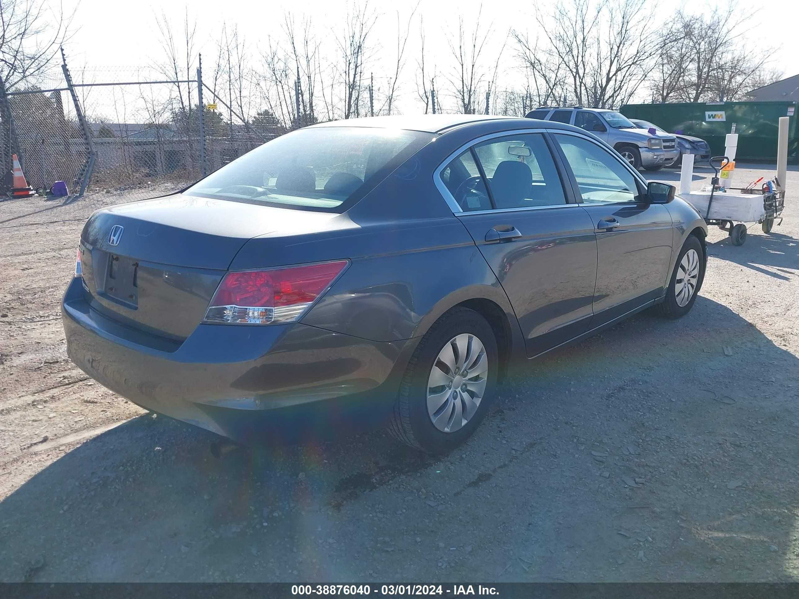 Photo 3 VIN: 1HGCP2F38AA020404 - HONDA ACCORD 