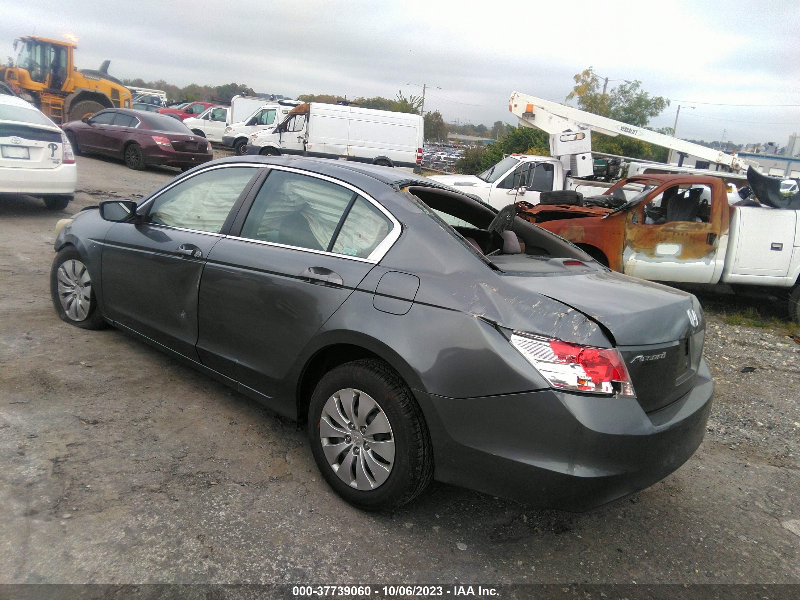 Photo 2 VIN: 1HGCP2F38AA081574 - HONDA ACCORD 