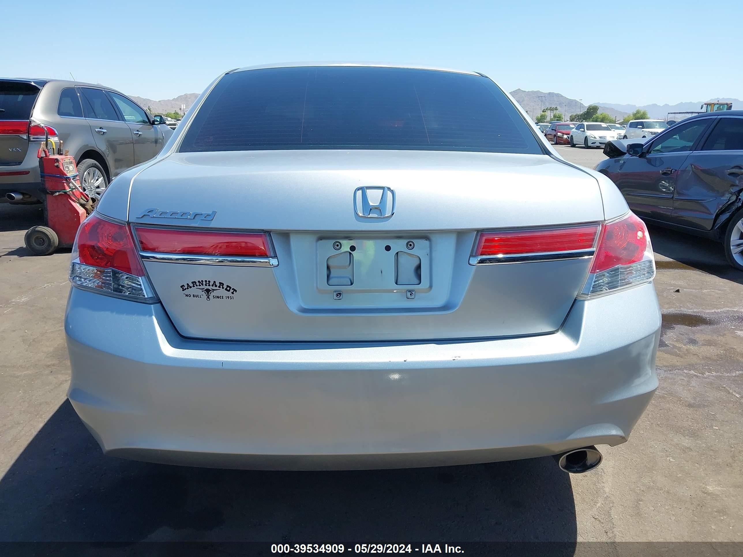 Photo 16 VIN: 1HGCP2F38BA051508 - HONDA ACCORD 