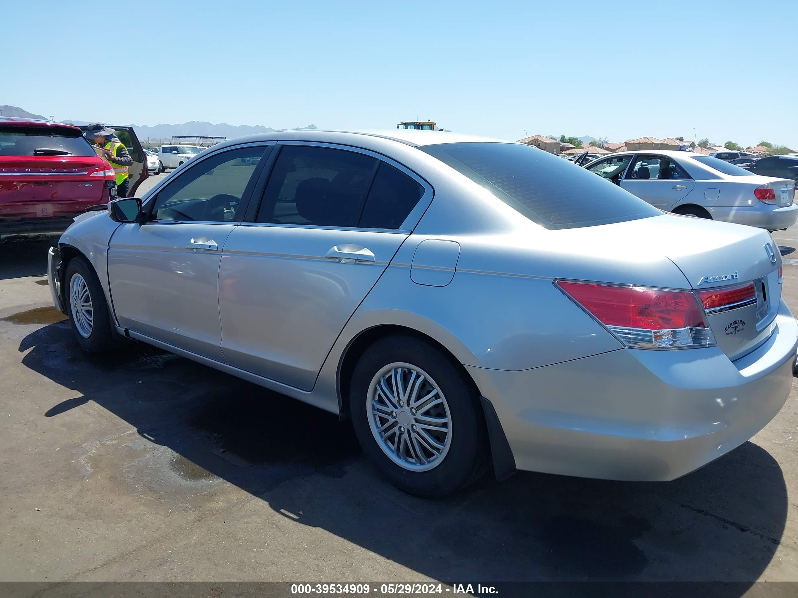 Photo 2 VIN: 1HGCP2F38BA051508 - HONDA ACCORD 